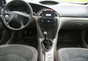 Подержанный автомобиль Citroen C5 Liftback 2002 года (12 фото)