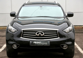 Подержанный автомобиль Infiniti FX 2012 года (2 фото)