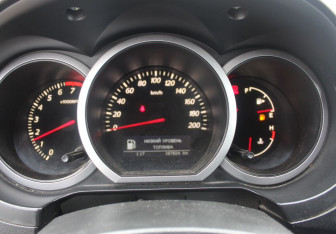 Подержанный автомобиль Suzuki Grand Vitara 2010 года (13 фото)