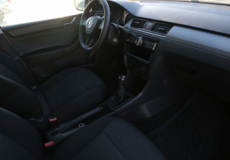 Подержанный автомобиль Skoda Rapid Liftback 2016 года (9 фото)