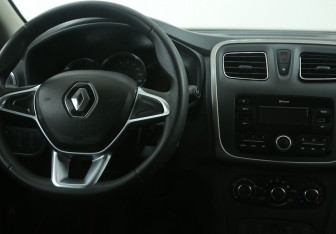Подержанный автомобиль Renault Sandero 2020 года (14 фото)