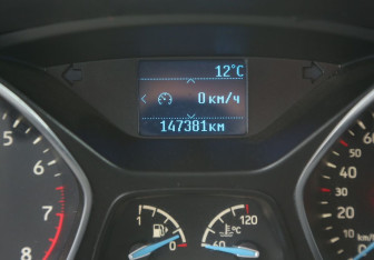 Подержанный автомобиль Ford Focus Hatchback 2015 года (18 фото)