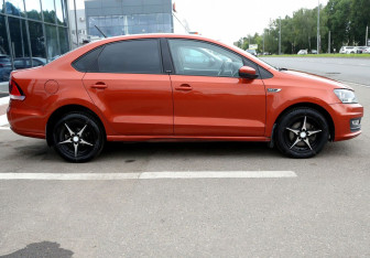 Подержанный автомобиль Volkswagen Polo Sedan 2016 года (7 фото)