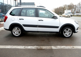 Подержанный автомобиль LADA (ВАЗ) Granta Wagon 2019 года (7 фото)