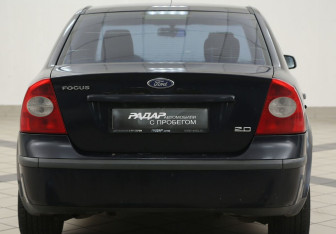 Подержанный автомобиль Ford Focus Sedan 2006 года (3 фото)