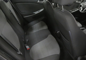 Подержанный автомобиль Hyundai Solaris Sedan 2013 года (7 фото)