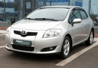 Подержанный автомобиль Toyota Auris Hatchback 2008 года (3 фото)