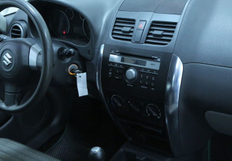 Подержанный автомобиль Suzuki SX4 Hatchback 2012 года (7 фото)