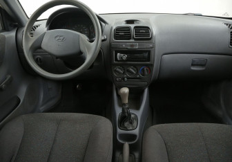 Подержанный автомобиль Hyundai Accent Sedan 2008 года (12 фото)