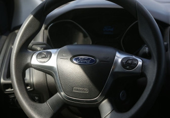 Подержанный автомобиль Ford Focus Sedan 2011 года (16 фото)