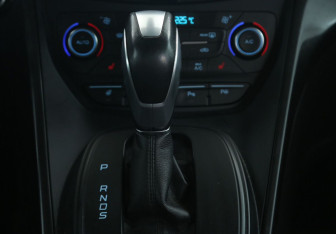 Подержанный автомобиль Ford Kuga 2017 года (15 фото)