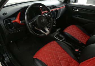 Подержанный автомобиль Kia Rio Hatchback 2021 года (12 фото)