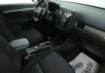 Подержанный автомобиль Mitsubishi Outlander 2012 года (9 фото)