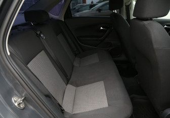 Подержанный автомобиль Volkswagen Polo Sedan 2011 года (11 фото)