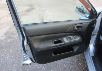 Подержанный автомобиль Mitsubishi Lancer Sedan 2005 года (9 фото)