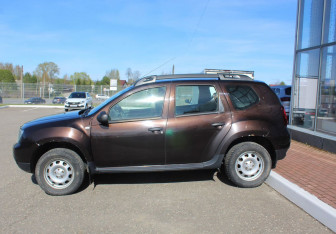 Подержанный автомобиль Renault Duster 2016 года (4 фото)