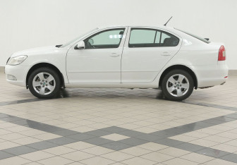 Подержанный автомобиль Skoda Octavia Liftback 2013 года (7 фото)