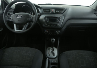 Подержанный автомобиль Kia Rio Sedan 2012 года (12 фото)