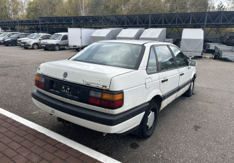 Подержанный автомобиль Volkswagen Passat Sedan 1989 года (7 фото)
