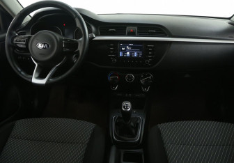 Подержанный автомобиль Kia Rio Sedan 2018 года (12 фото)