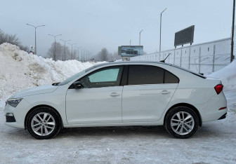 Подержанный автомобиль Skoda Rapid Liftback 2021 года (4 фото)