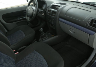 Подержанный автомобиль Renault Symbol 2006 года (9 фото)