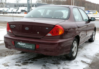 Подержанный автомобиль Kia Spectra Sedan 2006 года (6 фото)