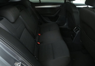 Подержанный автомобиль Skoda Octavia Liftback 2016 года (11 фото)