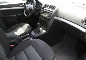 Подержанный автомобиль Skoda Octavia Liftback 2008 года (9 фото)