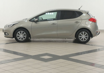 Подержанный автомобиль Kia Ceed Hatchback 2012 года (7 фото)