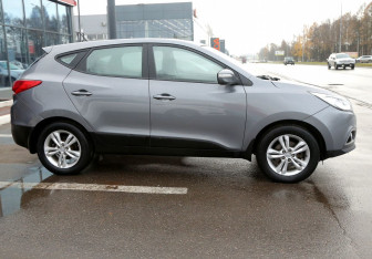 Подержанный автомобиль Hyundai ix35 2012 года (7 фото)