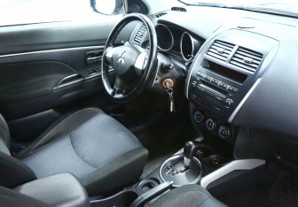 Подержанный автомобиль Mitsubishi ASX 2010 года (6 фото)