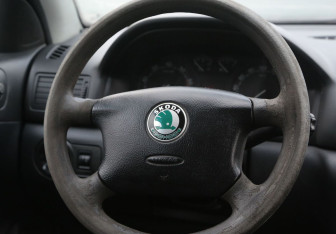 Подержанный автомобиль Skoda Octavia Liftback 2008 года (16 фото)