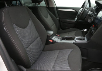 Подержанный автомобиль Citroen C4 Sedan 2013 года (10 фото)