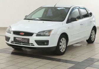 Подержанный автомобиль Ford Focus Hatchback 2008 года (8 фото)