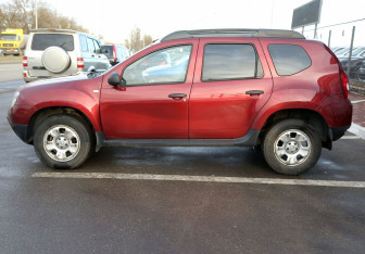 Подержанный автомобиль Renault Duster 2012 года (8 фото)