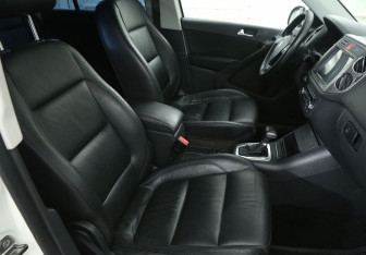 Подержанный автомобиль Volkswagen Tiguan 2010 года (15 фото)