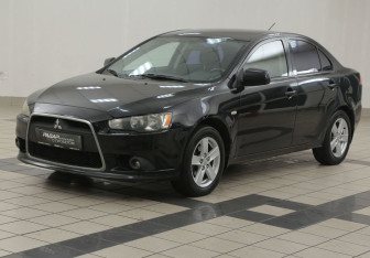 Подержанный автомобиль Mitsubishi Lancer Sedan 2008 года (8 фото)