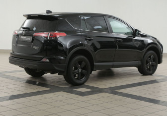 Подержанный автомобиль Toyota RAV4 2018 года (4 фото)