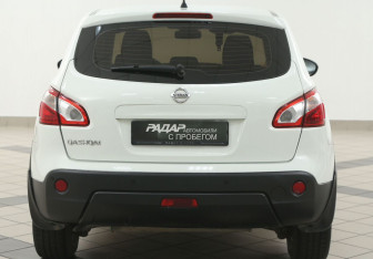 Подержанный автомобиль Nissan Qashqai 2012 года (3 фото)