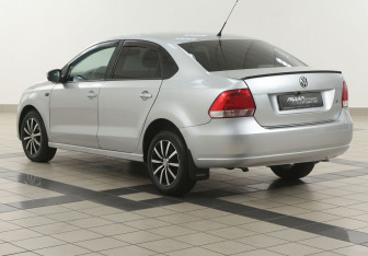 Подержанный автомобиль Volkswagen Polo Sedan 2012 года (2 фото)