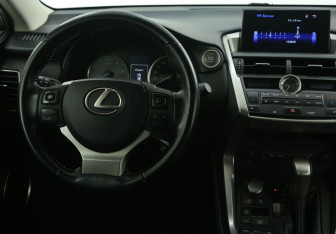 Подержанный автомобиль Lexus NX 2017 года (14 фото)