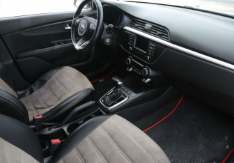 Подержанный автомобиль Kia Rio Hatchback 2020 года (15 фото)