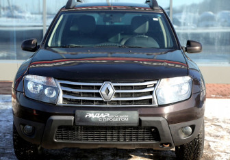 Подержанный автомобиль Renault Duster 2015 года (2 фото)