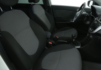 Подержанный автомобиль Hyundai Solaris Sedan 2013 года (10 фото)