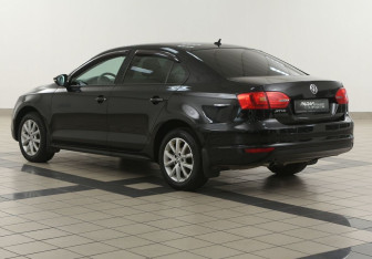 Подержанный автомобиль Volkswagen Jetta Sedan 2013 года (2 фото)