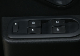 Подержанный автомобиль Nissan Terrano 2014 года (17 фото)