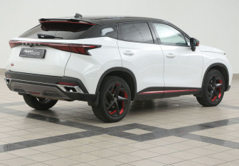 Подержанный автомобиль Omoda C5 2022 года (4 фото)