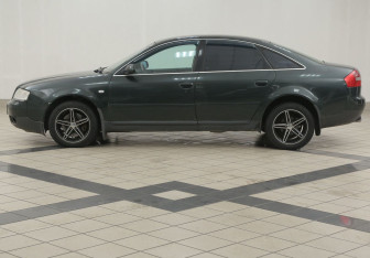 Подержанный автомобиль Audi A6 Sedan 2002 года (7 фото)