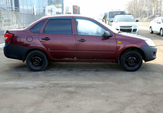 Подержанный автомобиль LADA (ВАЗ) Granta Sedan 2012 года (7 фото)